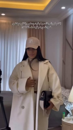 پالتو مزونی مدل آنا در جنس فوتـر کوبیده اورجینال و آسترکشی شده، برای دیدن فیلم کامل محصول لطفا به پیج اینستاگرام مراجعه نمایید